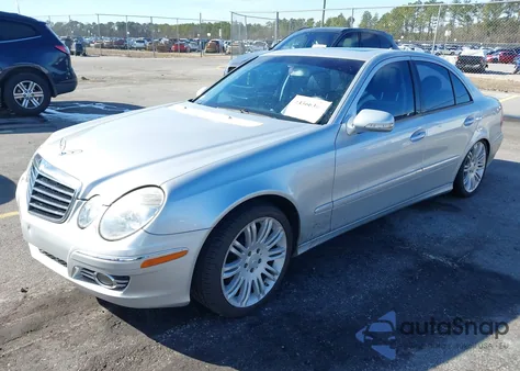 2008 Mercedes-Benz E 550 z USA, uszkodzony, nr VIN WDBUF72X18B329890